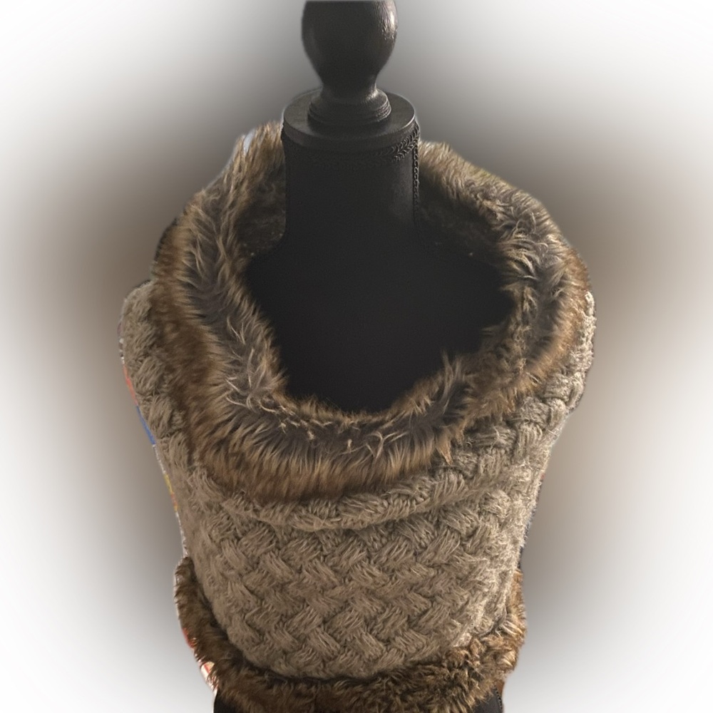 Simons Textured Knit Neck Warmer/Scarf with Faux Fur